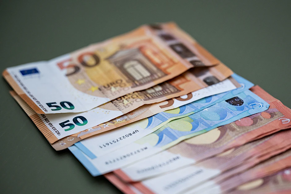 ILLUSTRATION - Ziel des Nationalen Bargeldforums soll sein, Bargeld «als effizientes und allgemein verbreitetes Zahlungsmittel» in einer sich verändernden Zahlungslandschaft zu erhalten.  