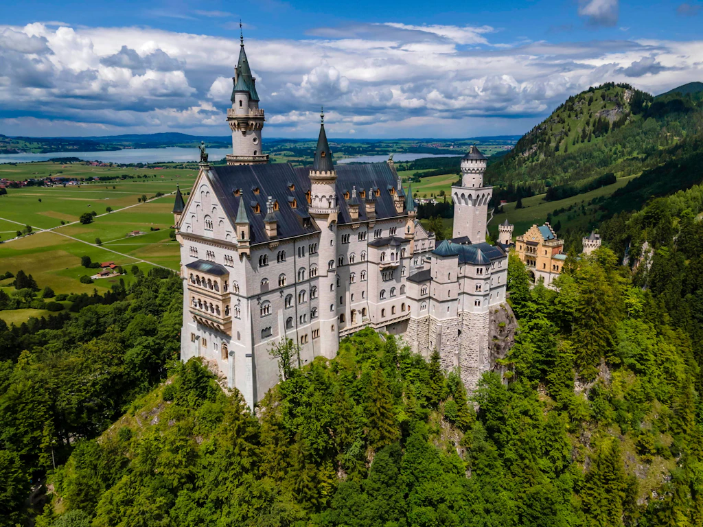 Horror an Schloss Neuschwanstein: Touristin vergewaltigt und ermordet!