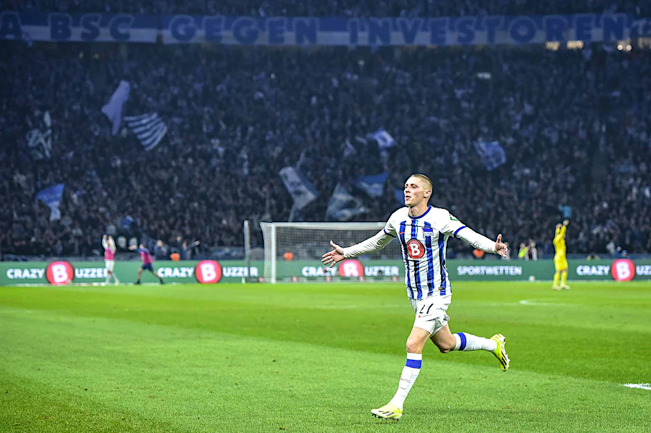 Palko Dardai kann die Hertha-Welt umarmen. Er traf wunderschön per Freistoß-Hammer gegen den 1. FC Magdeburg.