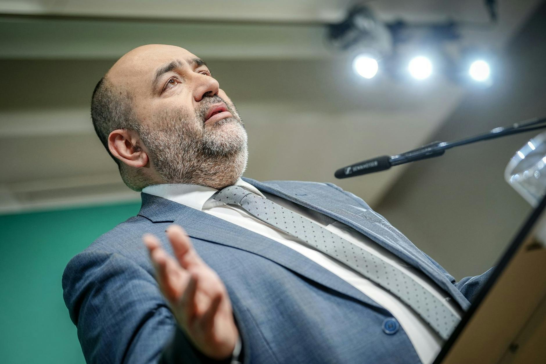 Nach Ansicht von Grünen-Chef Omid Nouripour muss Europa mehr für seine Verteidigung tun.