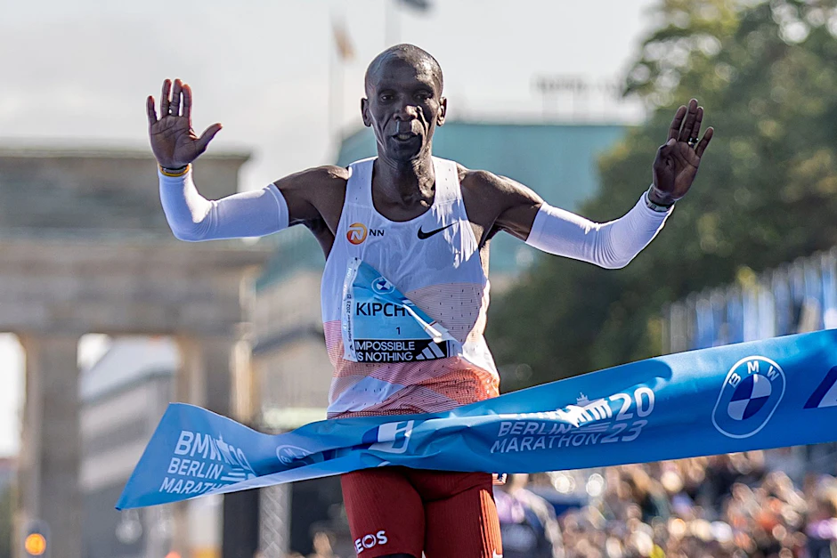 ARCHIV - Kipchoge reagierte mit Trauer und Bestürzung auf den Tod von Kelvin Kiptum.  
