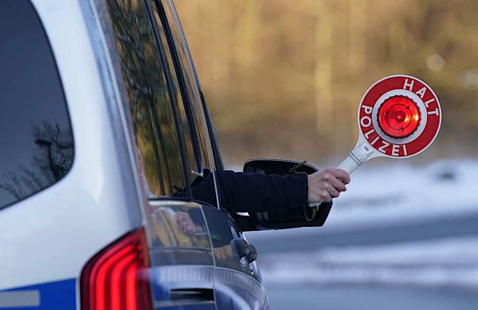 ARCHIV - Der ADAC warnt vor der bewusstseinsverändernden Wirkung von Cannabis für Autofahrer.  