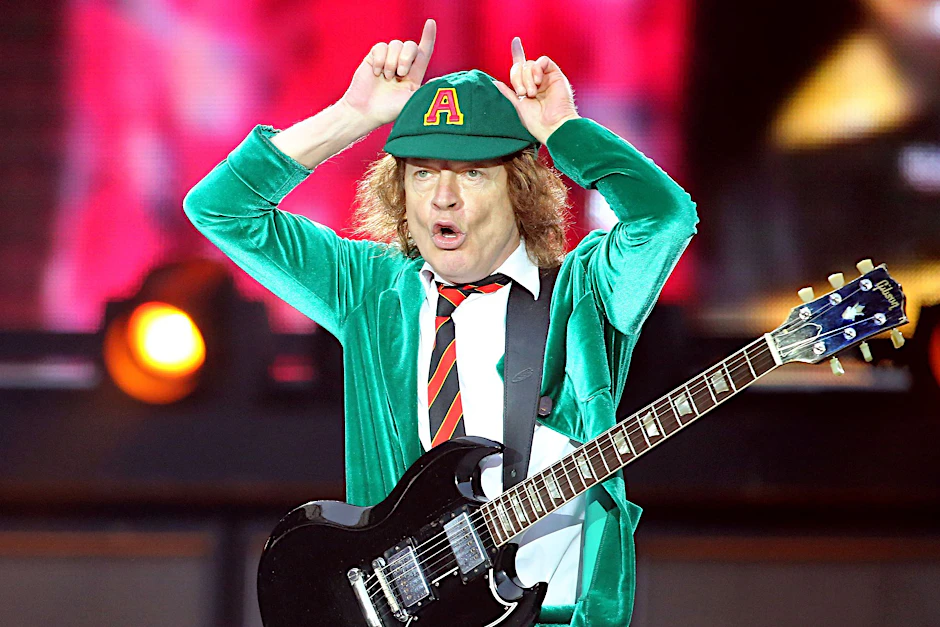 ARCHIV - Angus Young ist Gründer und Gitarrist der Hardrock-Band AC/DC.  