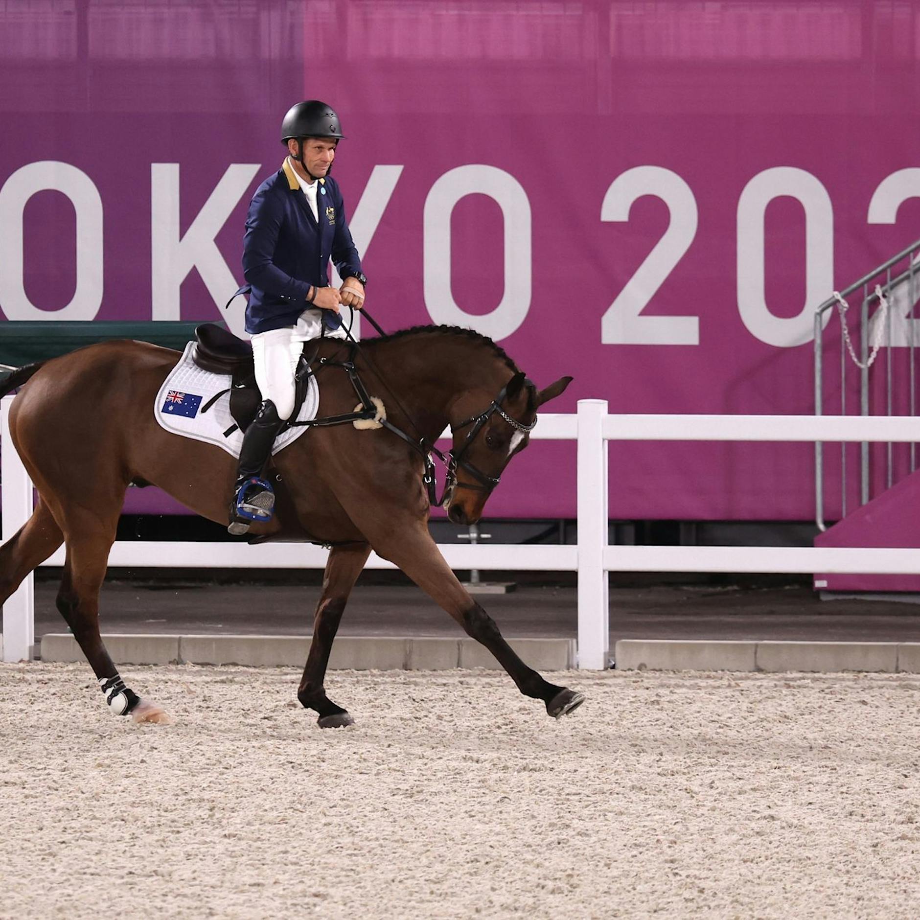 Fast nackt und hoch zu Ross – Ärger für australischen Reiter