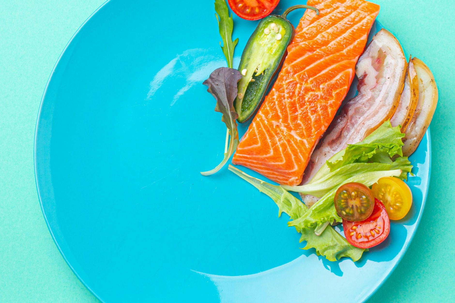 Eine Fettleber kann man effektiv durch Intervallfasten bekämpfen.