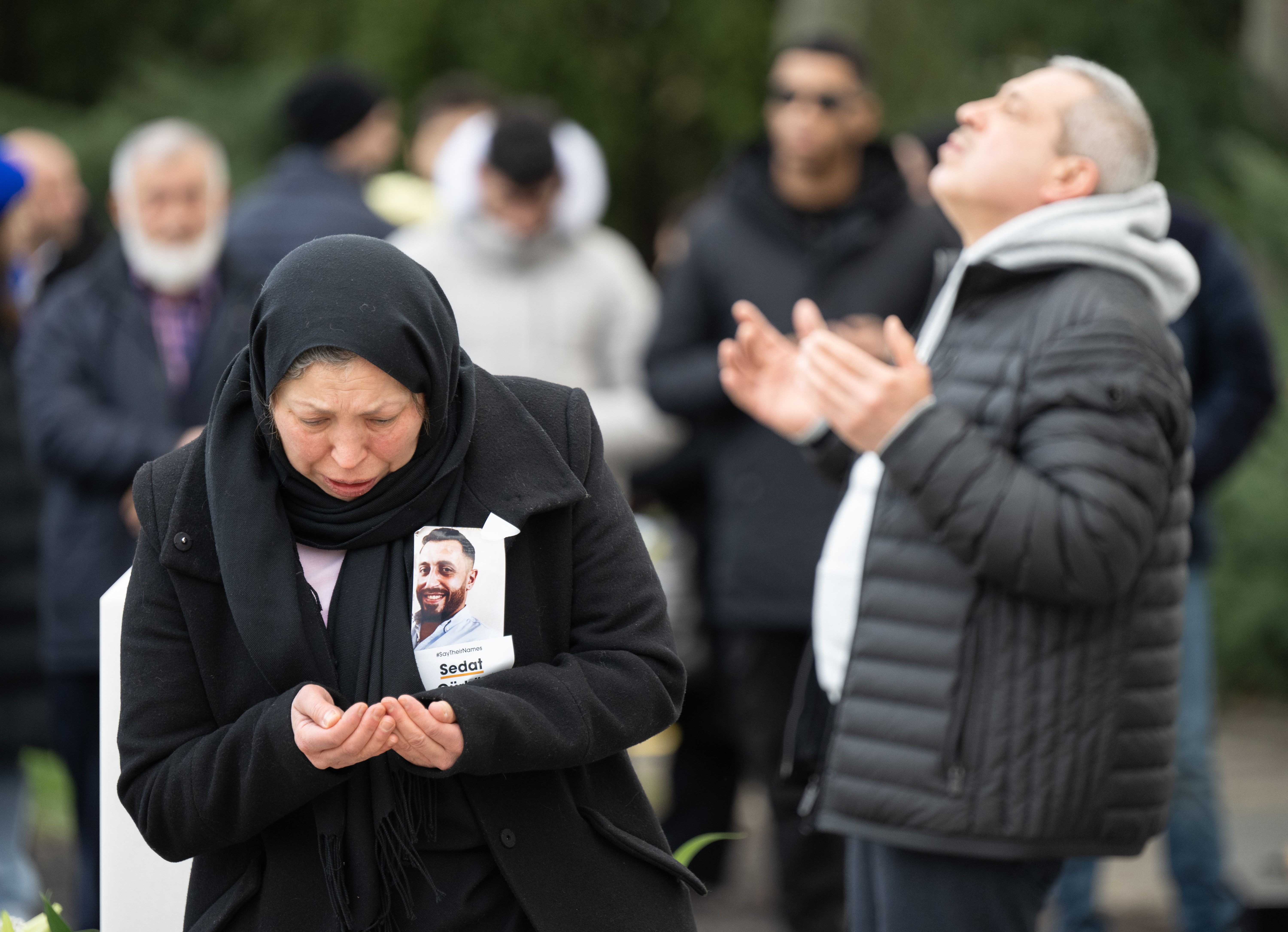 „Das ist wirklich eine Schande“: Gedenkfeier in Hanau – Angehörige sind entsetzt