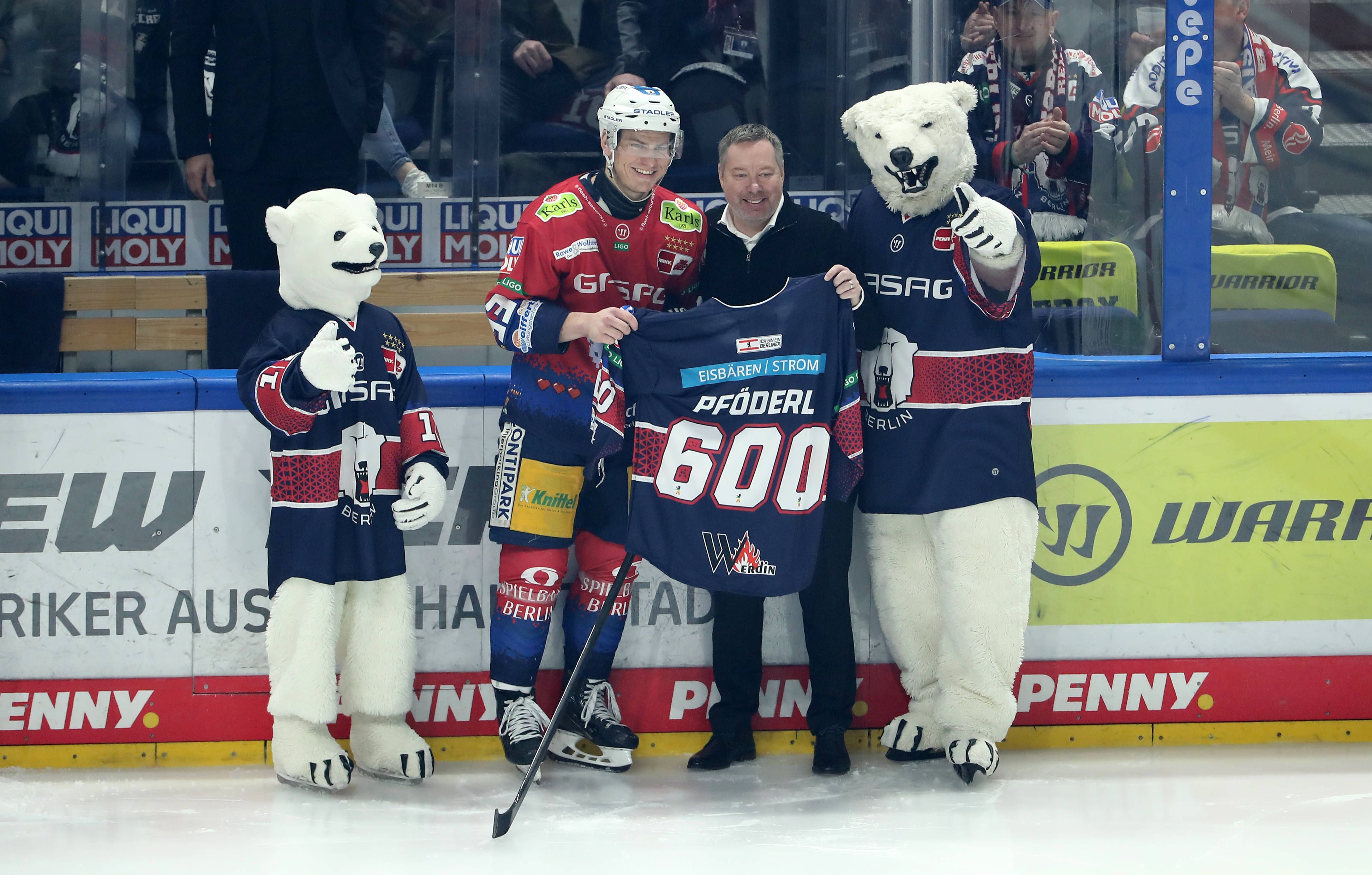 Als Erster in die Play-offs? Eisbär Leo Pföderl hält den Puck flach