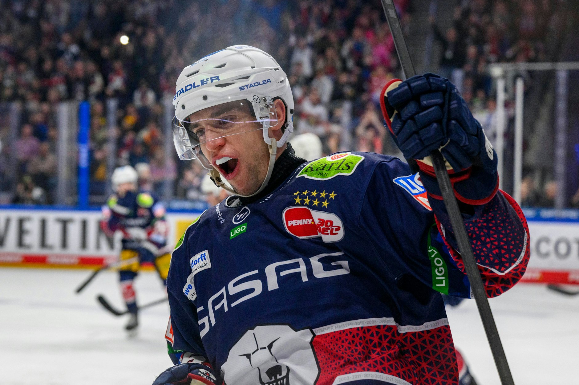 Eisbären-Stürmer Freddie Tiffels möchte am liebsten auch am Mittwoch in Köln so schön jubeln.