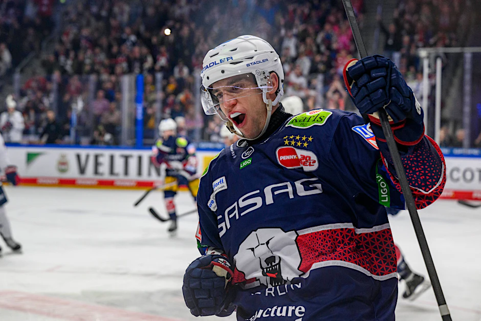 Eisbären-Stürmer Freddie Tiffels möchte am liebsten auch am Mittwoch in Köln so schön jubeln.