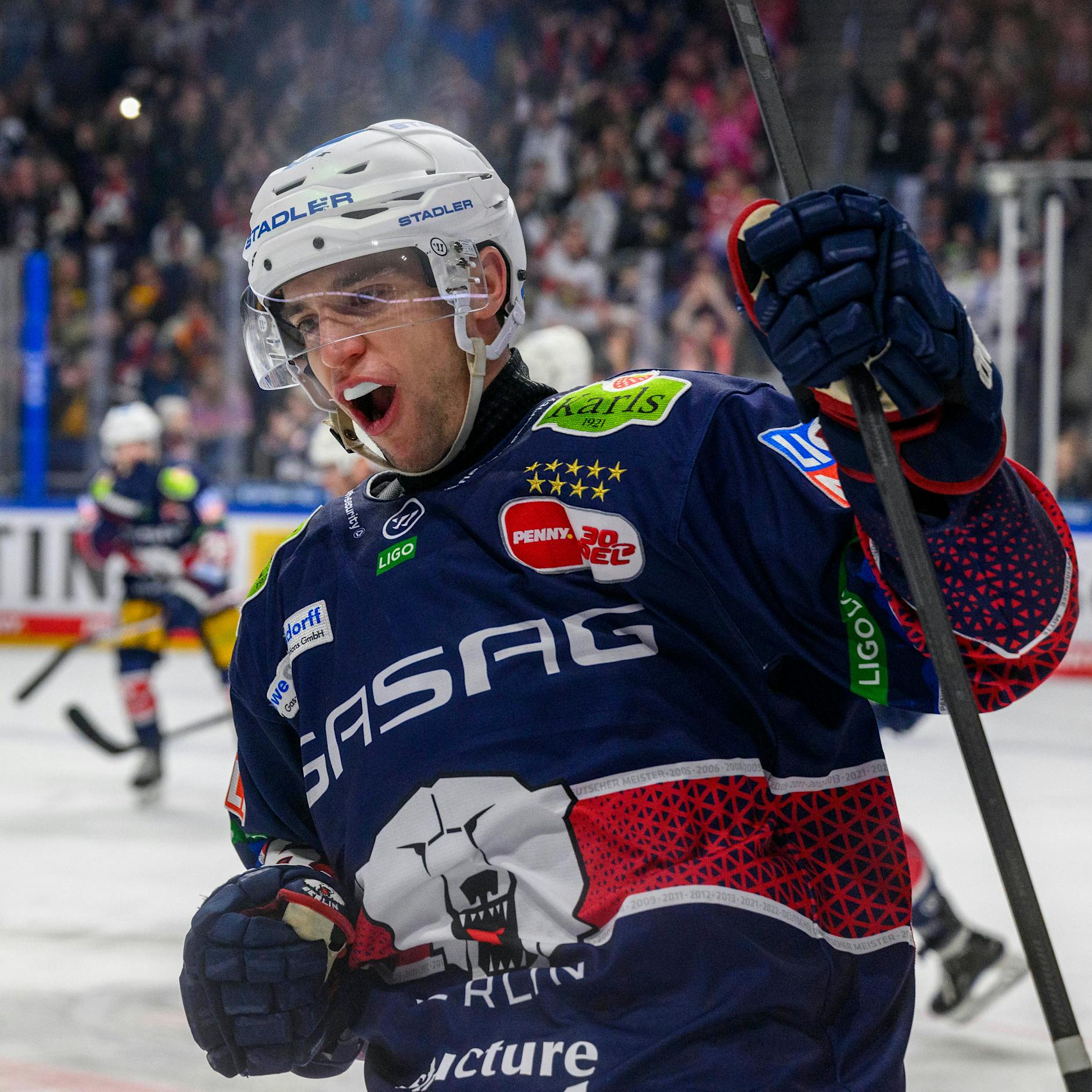 Eisbär Freddie Tiffels: Keine Rücksicht auf Verwandte und Bekannte