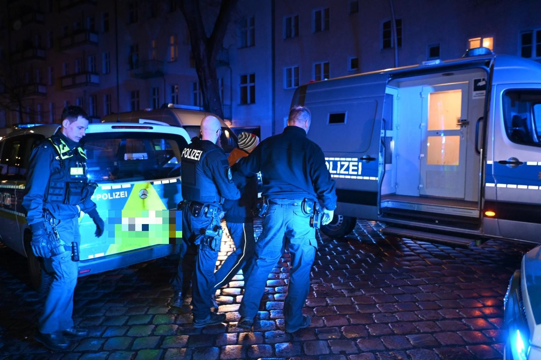 Messerstecherei in Berlin-Gesundbrunnen: Ein Toter, mehrere Verletzte, Festnahmen