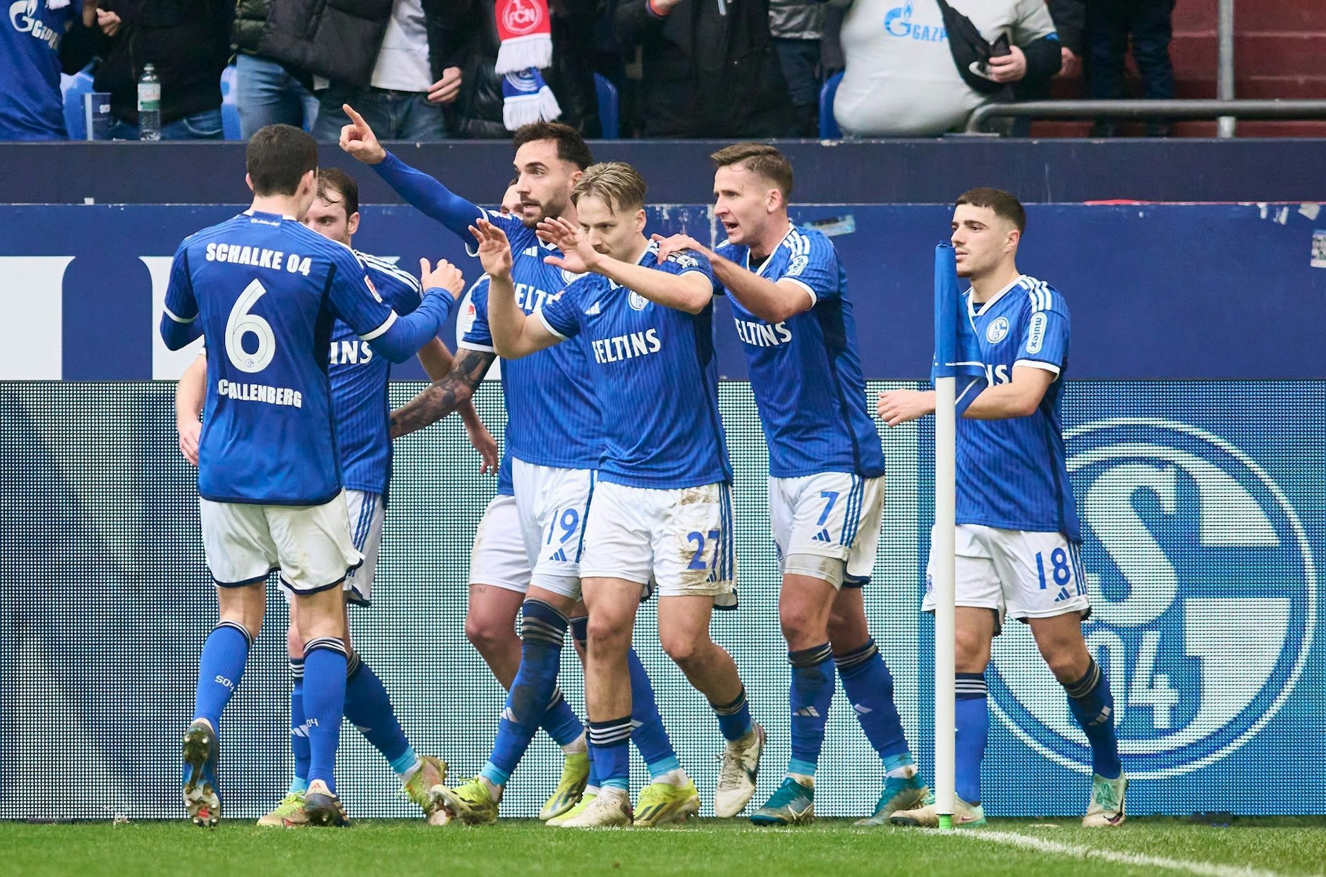 Schalke holte sich gegen Wiesbaden einen wichtigen Sieg.  