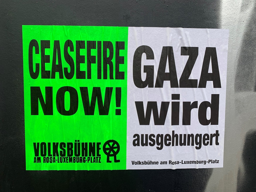 Volksbühne ve HAU'nun tasarımında Yahudi karşıtı sahte posterler ortaya çıktı