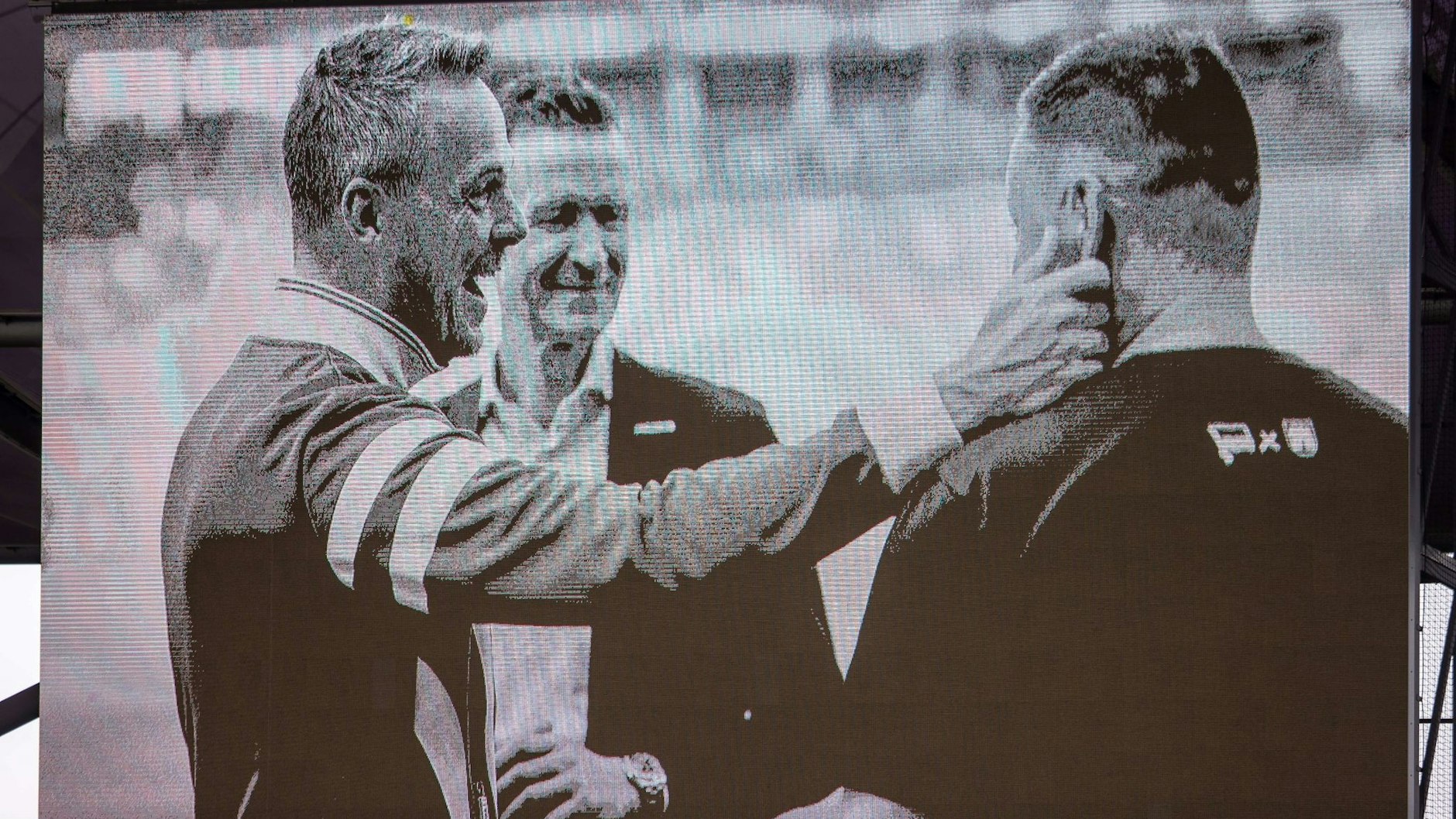 Der verstorbene Präsident Kay Bernstein, hier mit&nbsp;Geschäftsführer Thomas E. Herrich und Trainer Pal Dardai (v.l.),&nbsp;führte Hertha BSC auf den Berliner Weg.&nbsp;&nbsp;