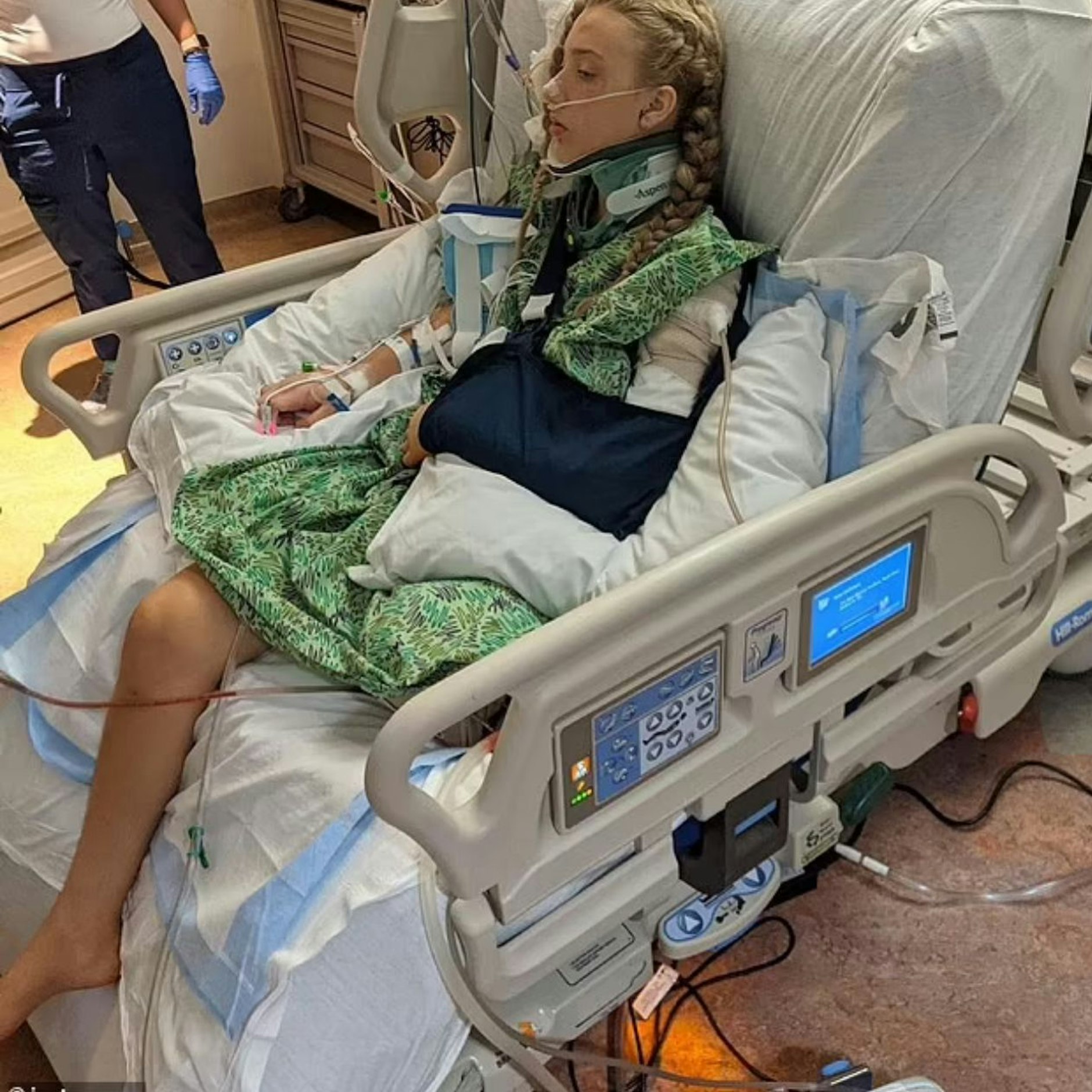 Kennedy Littledike und ihre beiden Freunde erlitten bei dem Unfall schwere Verletzungen. Am schlimmsten traf es die damals 16-Jährige, sie verlor ihr linkes Bein.