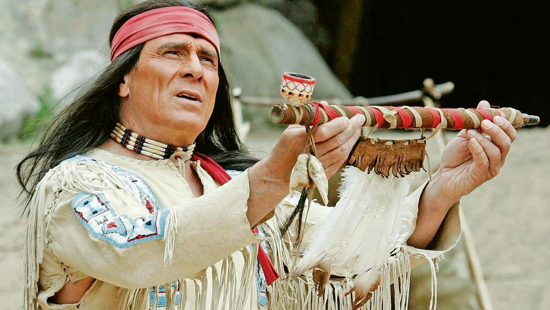 Gojko Mitic hier als Winnetou in Bad Segeberg (2015): Er ist in seinen legendären Indianerfilmrollen auch auf Defa-TV zu sehen.