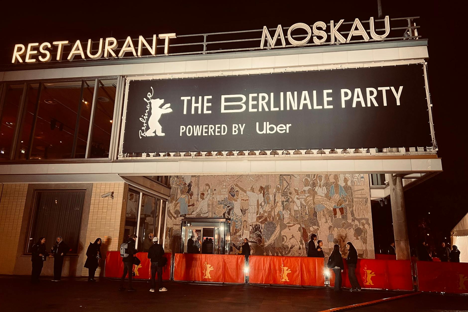 Die Berlinale-Partner laden zu großen, vielversprechenden Partys ein. Können sie mit der Campari-Party mithalten, die zahlreiche bekannte Promis besuchten?