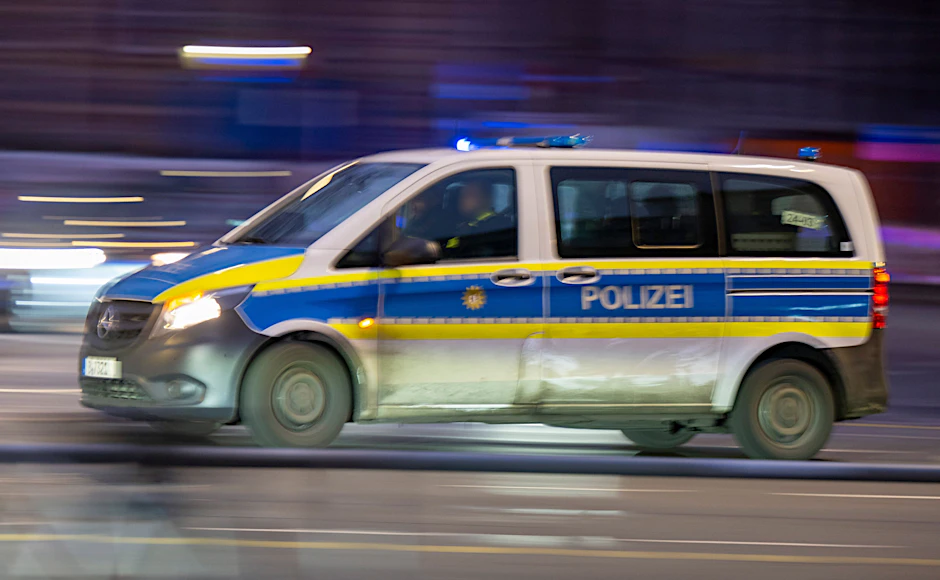 Mitte: Nachdem eine Frau einen Mann mit einem Schraubenzieher bedroht haben soll, wurde sie von der Polizei festgenommen.