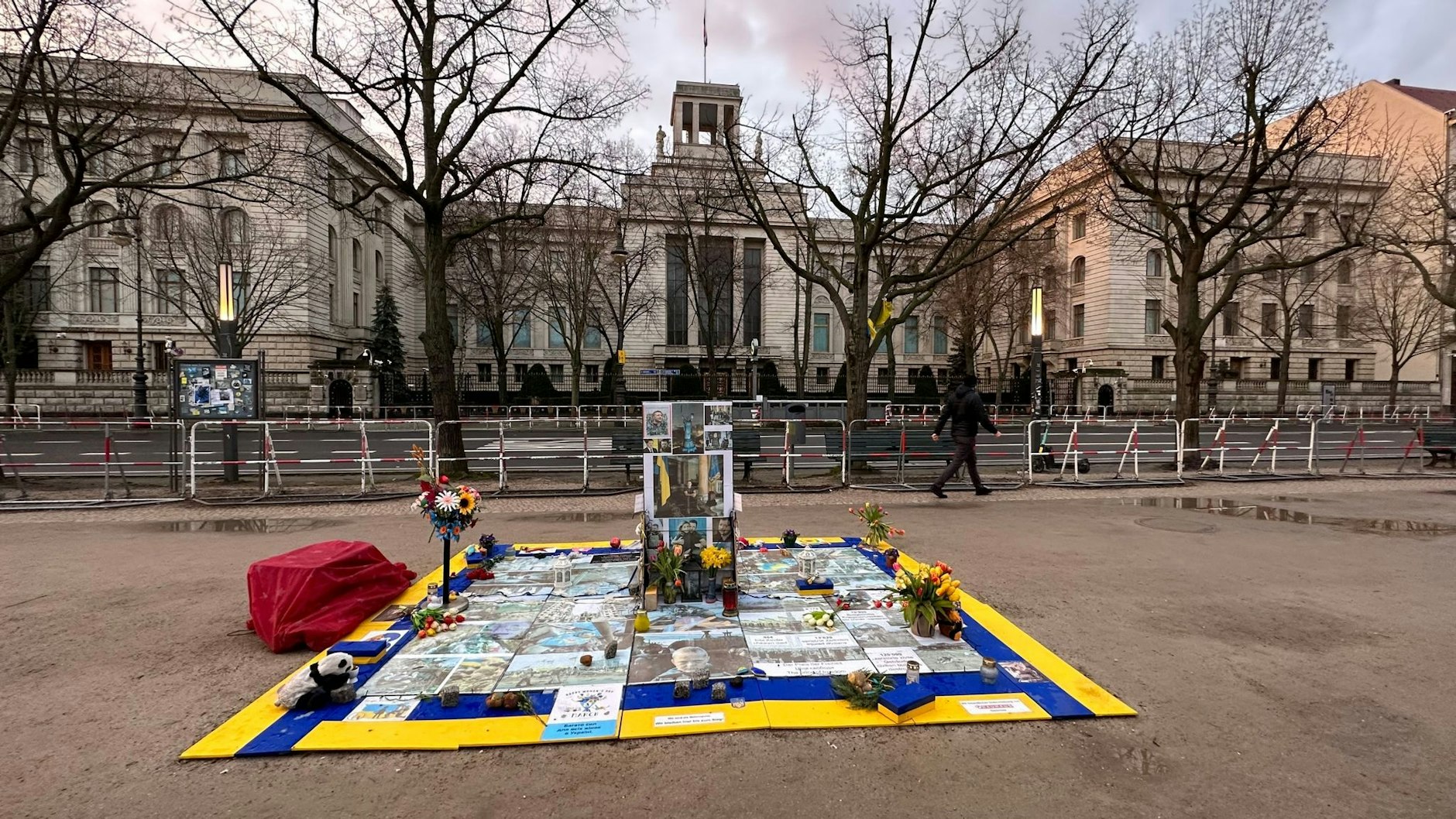 Kriegsbilder an der Botschaft Russlands in Berlin? Jetzt soll Karlsruhe entscheiden