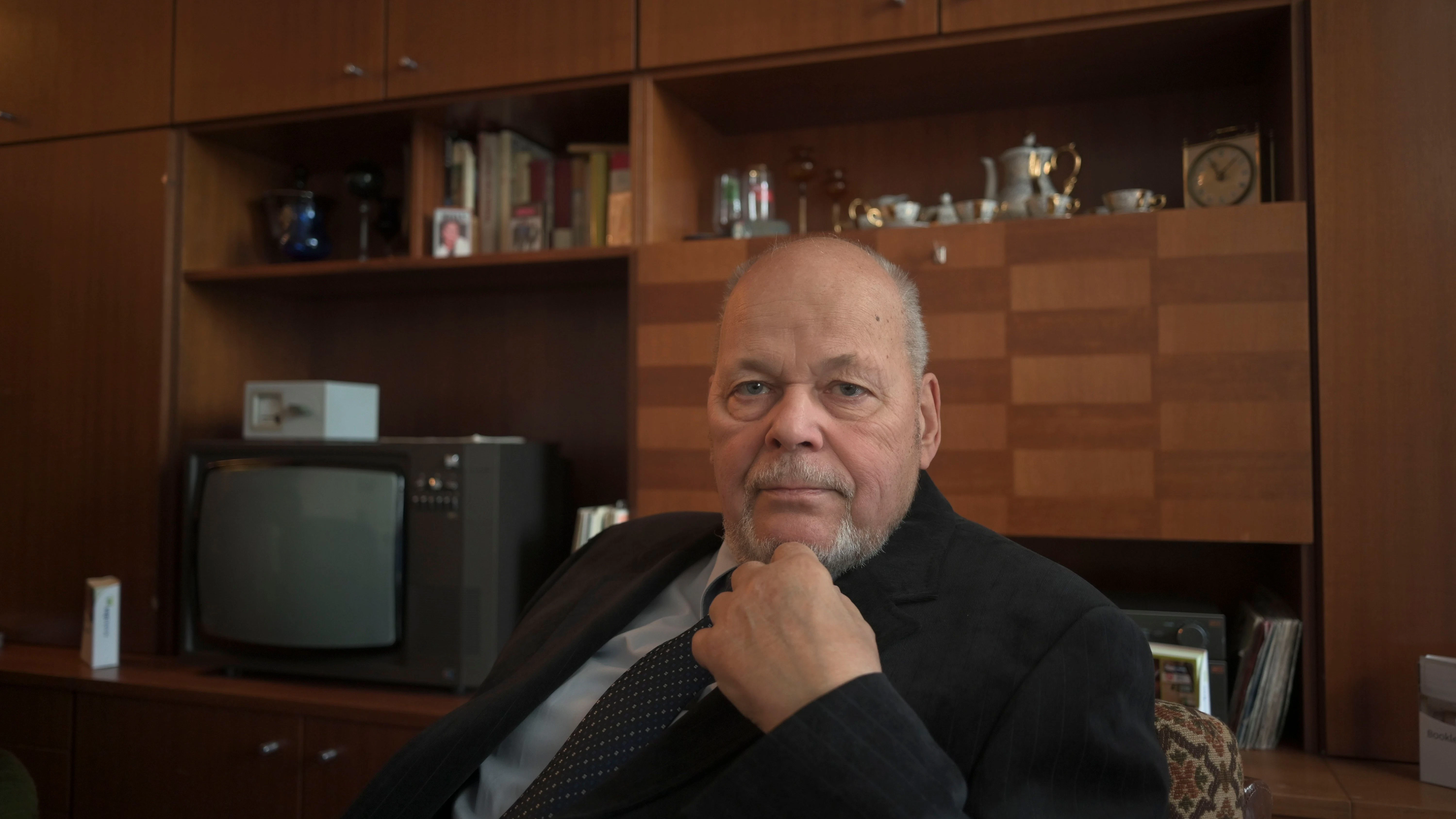 Als ehemaliger Hausmeister betreut der 77-jährige Wolfgang Sawatzki die DDR-Museumswohnung.