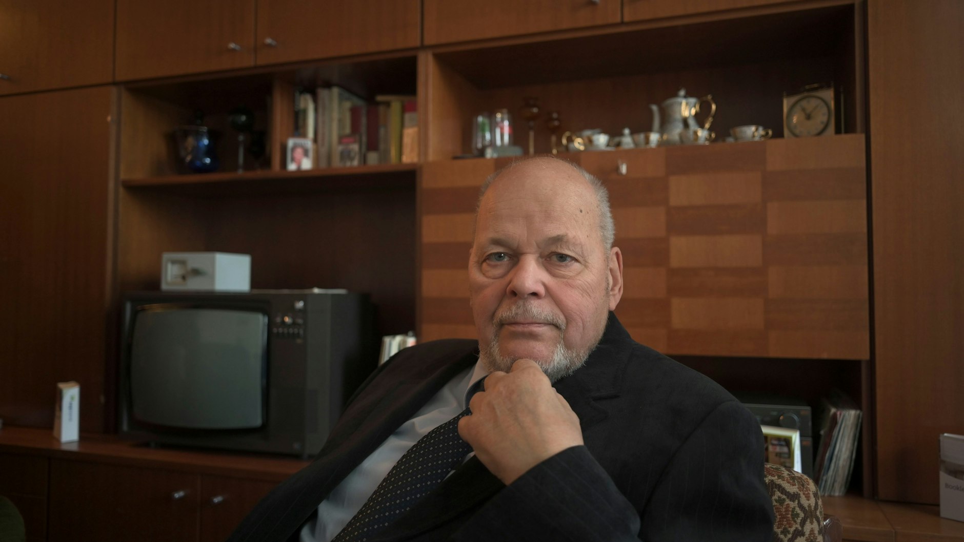Als ehemaliger Hausmeister betreut der 77-jährige Wolfgang Sawatzki die DDR-Museumswohnung.