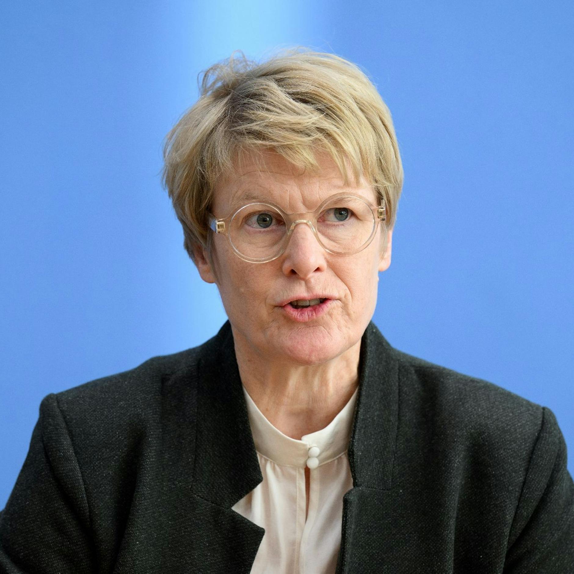 Image - Wirtschaftsweise fordern Kollegin Veronika Grimm zu Rücktritt auf wegen Aufsichtsratsposten bei Siemens Energy