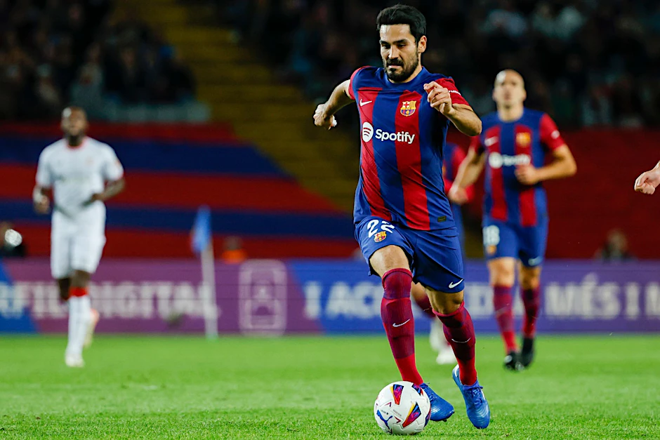 ARCHIV - Ilkay Gündogan trifft mit dem FC Barcelona in der Champions League auf den SSC Neapel.  