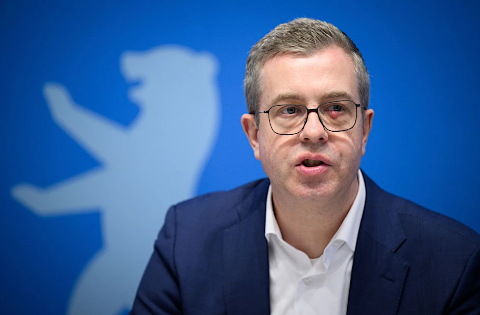 Stefan Evers (CDU), Berliner Senator für Finanzen, äußert sich bei einer Pressekonferenz.&nbsp;