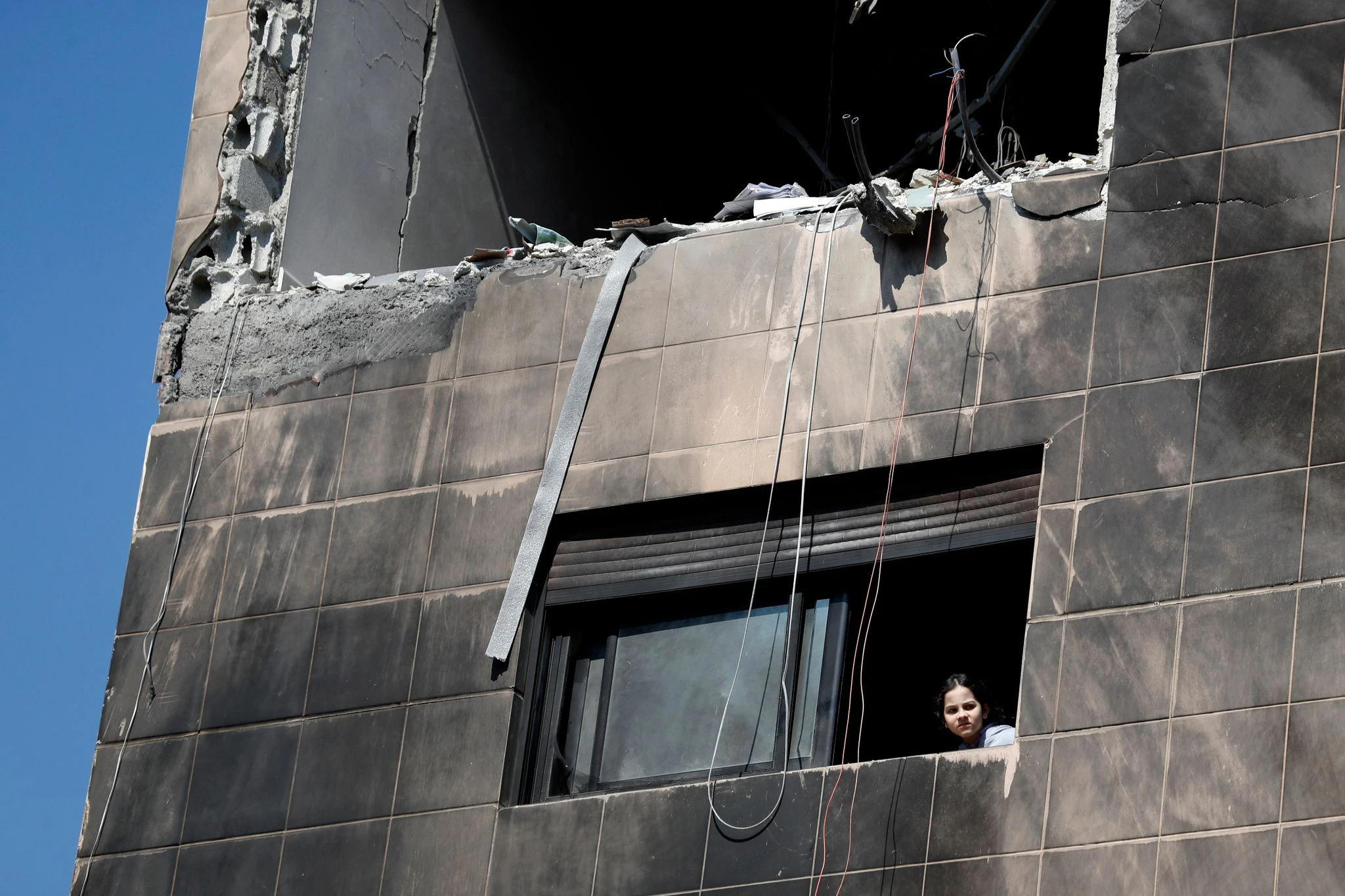 Blick aus dem Fenster: Laut syrischem Staatsfernsehen sind mehrere Raketen in Kfar Sousseh in Damaskus eingeschlagen. Dabei soll es sich um israelische Angriffe handeln.  