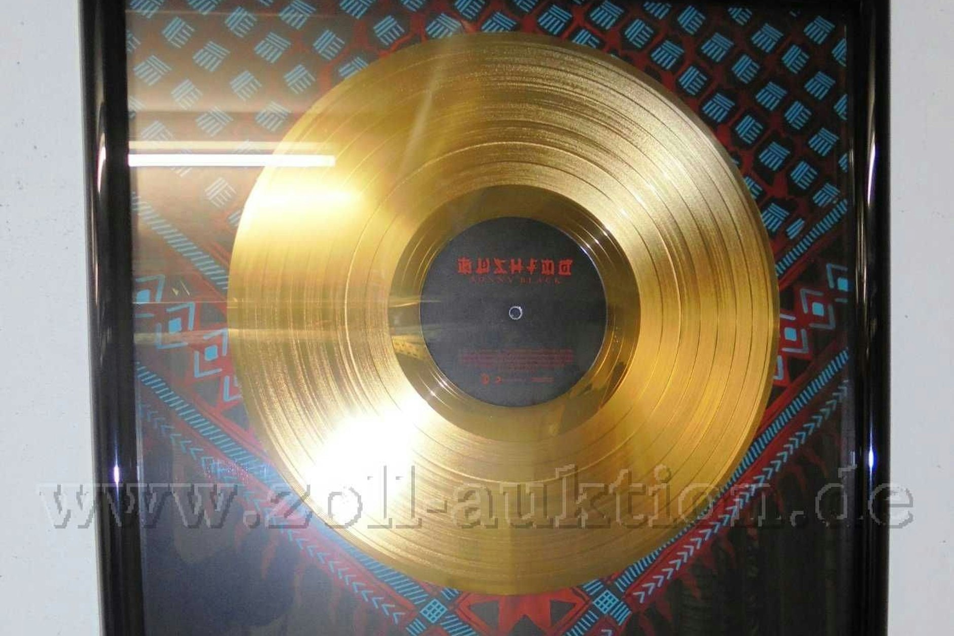 Die goldene Schallplatte für Bushidos Album „Sonny Black“ – am Donnerstag kostete sie bereits 4550 Euro.