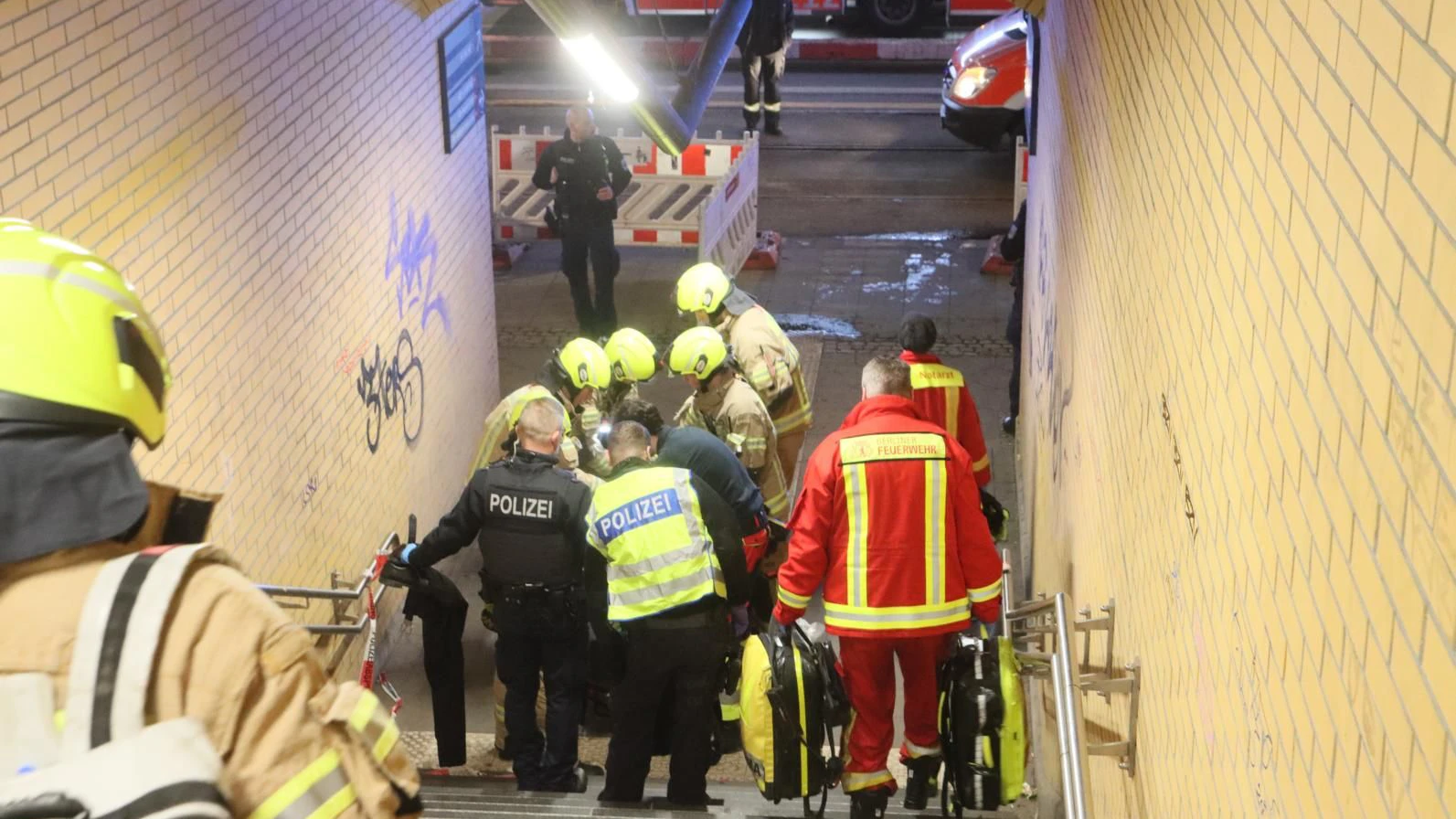 Zu einem dramatischen Unfall mit einem abgetrennten Arm kam es in der Nacht am S-Bahnhof Schöneweide.