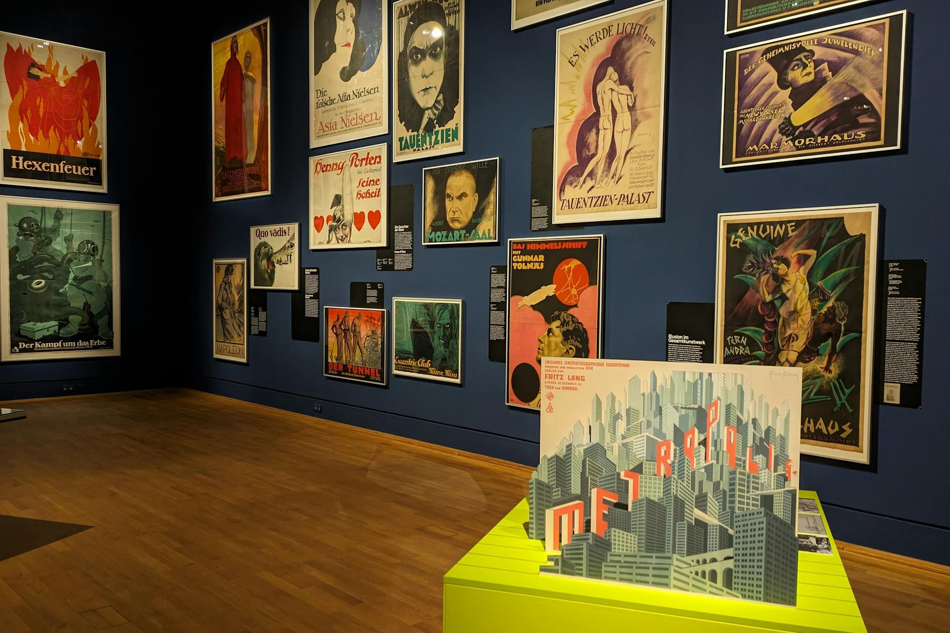 Blick in die Filmplakate-Ausstellung