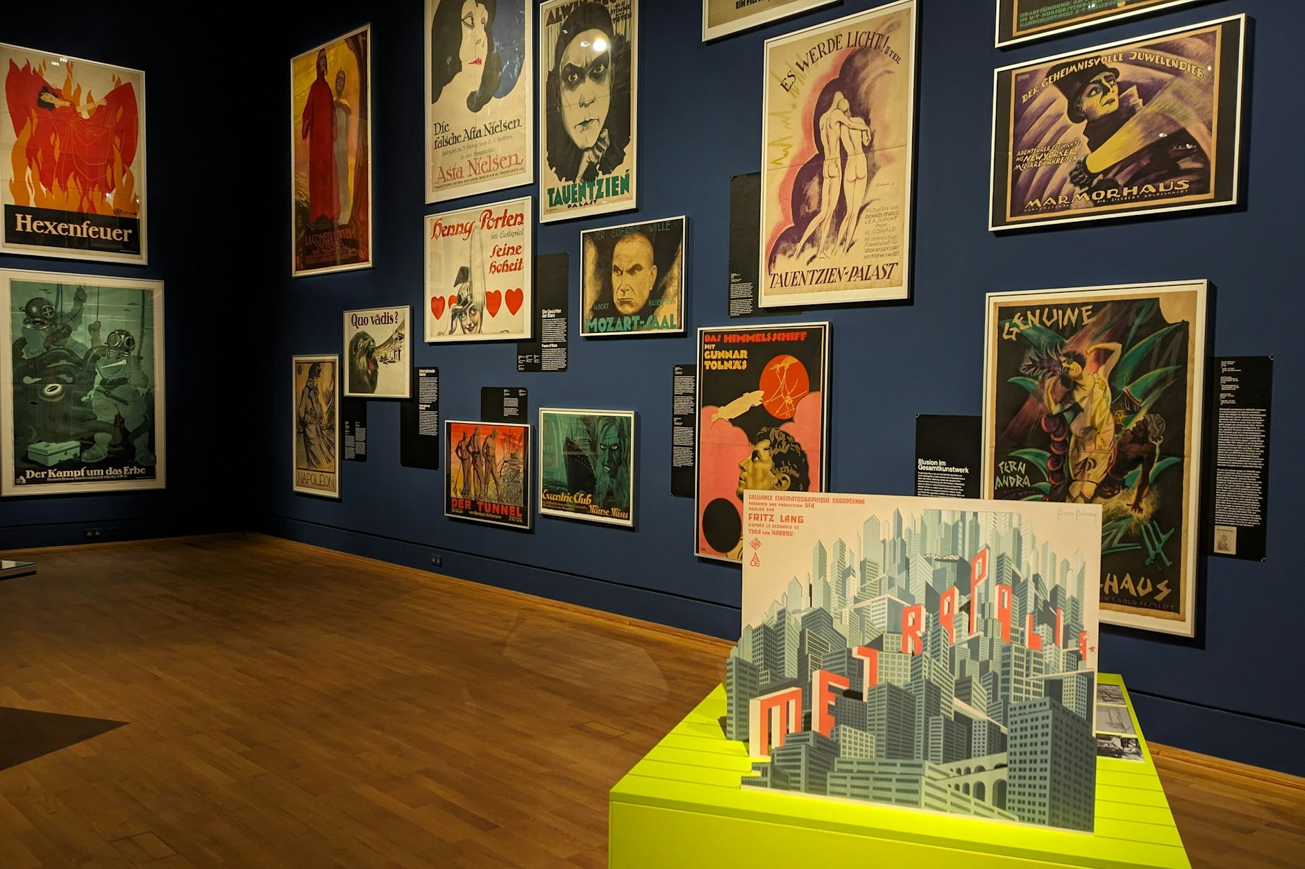 Blick in die Filmplakate-Ausstellung