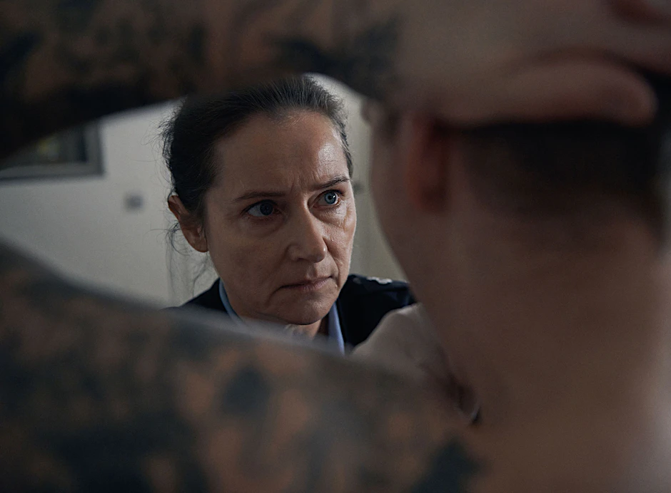 Die Gefängnisaufseherin Eva Hansen (Sidse Babett Knudsen) kommt diesem Häftling sehr nah.