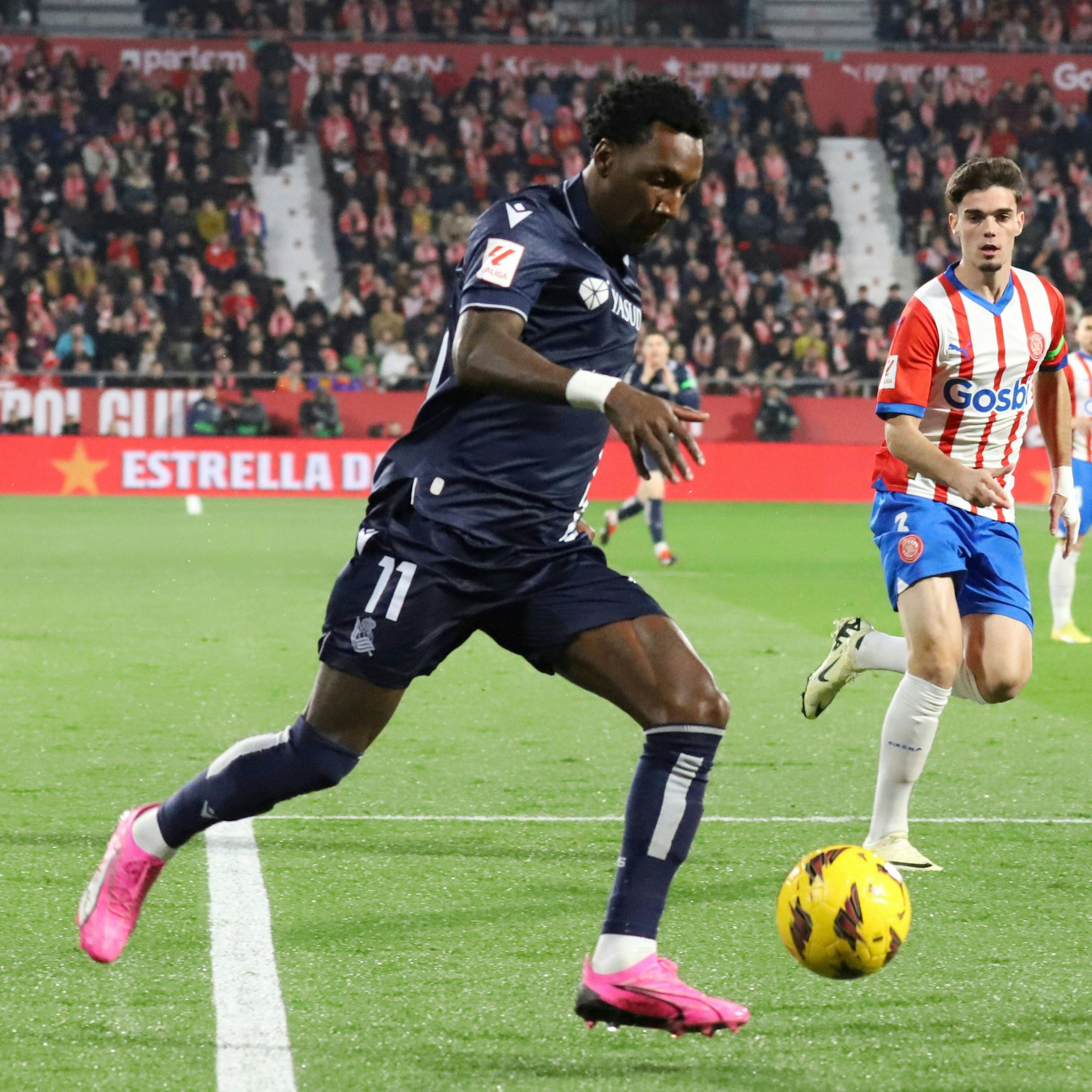 Sheraldo Becker muss noch länger warten, bis er wieder für Real Sociedad stürmen kann.