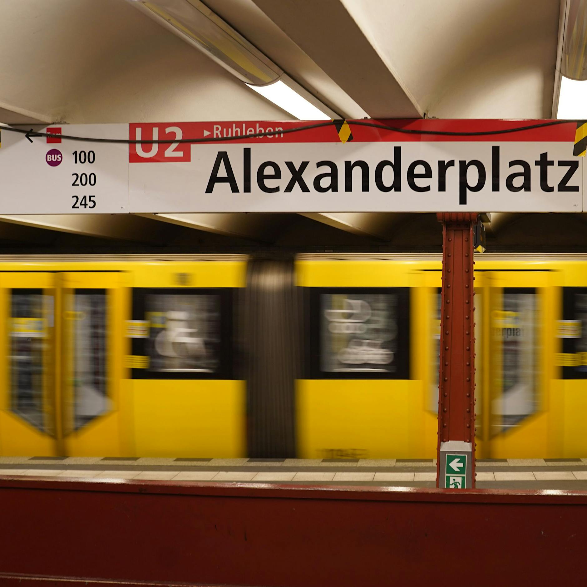 Senat verspricht: Handynetz in U-Bahnen soll besser werden!