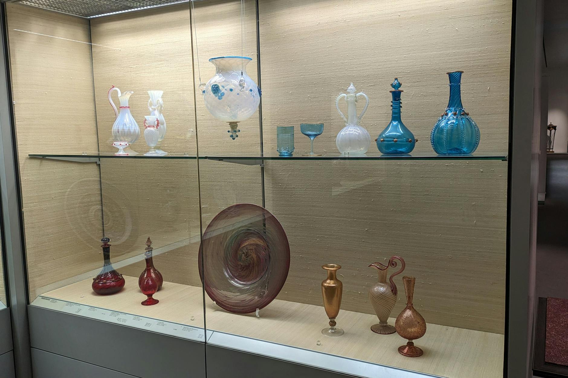 Farben, Formen, Handwerkskunst: Schöne Gegenstände findet man im Kunstgewerbemuseum zur Genüge.