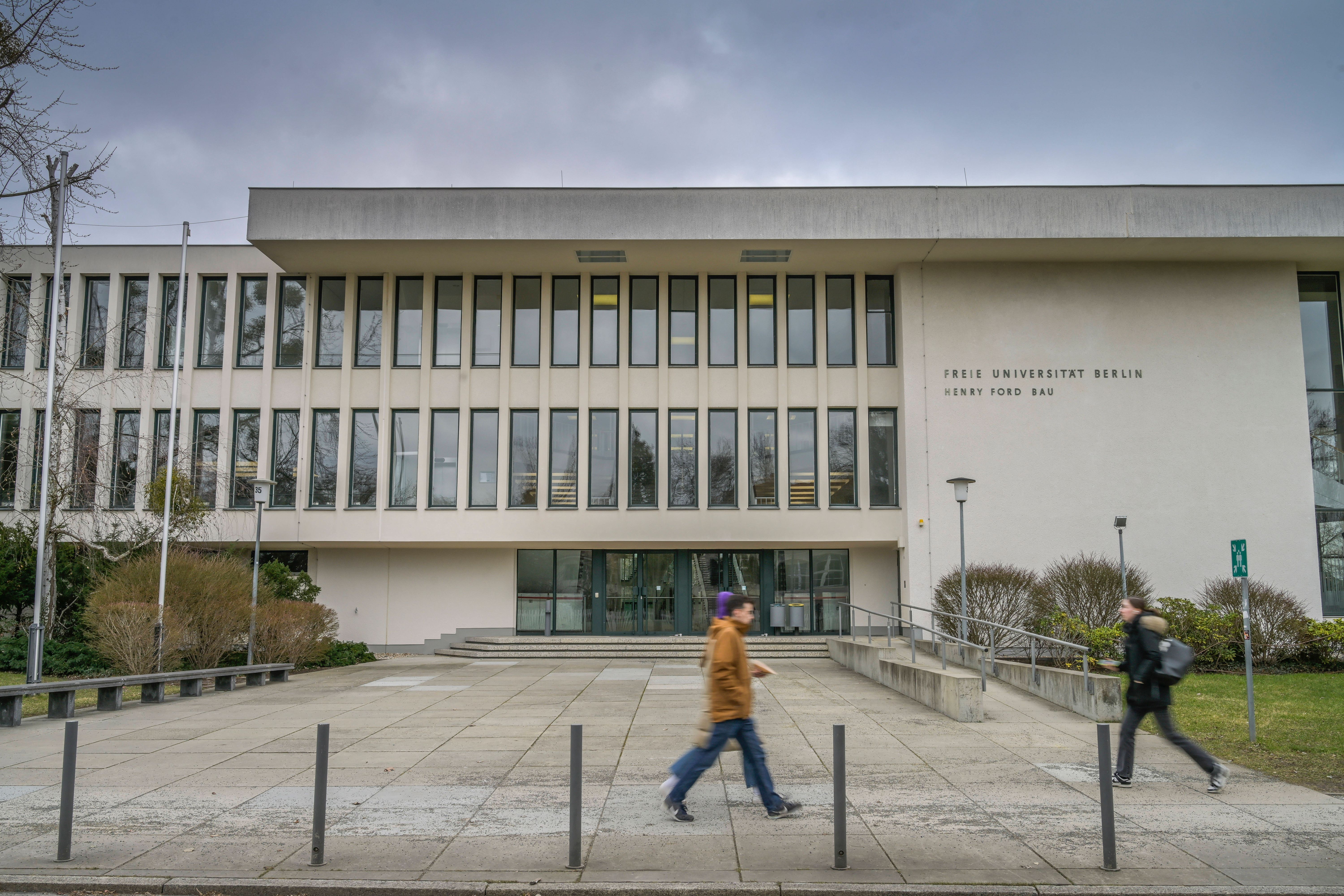 Lahav Shapira erhebt schwere Vorwürfe an FU Berlin: Von der Uni in Gefahr gebracht?