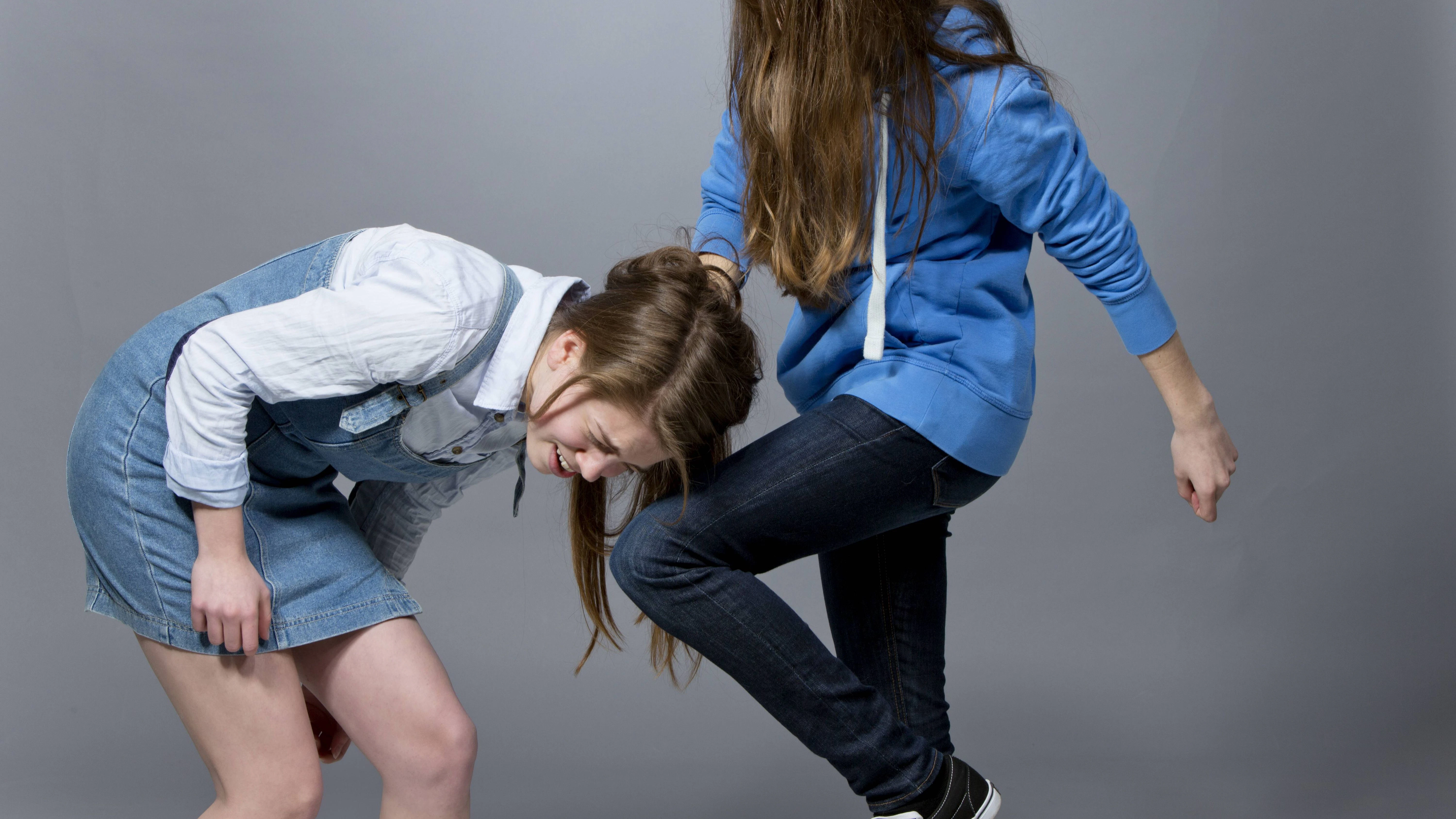 Die Gewalt unter Mädchen nimmt zu. Aber warum werden Teenager zu Gewalttätern?