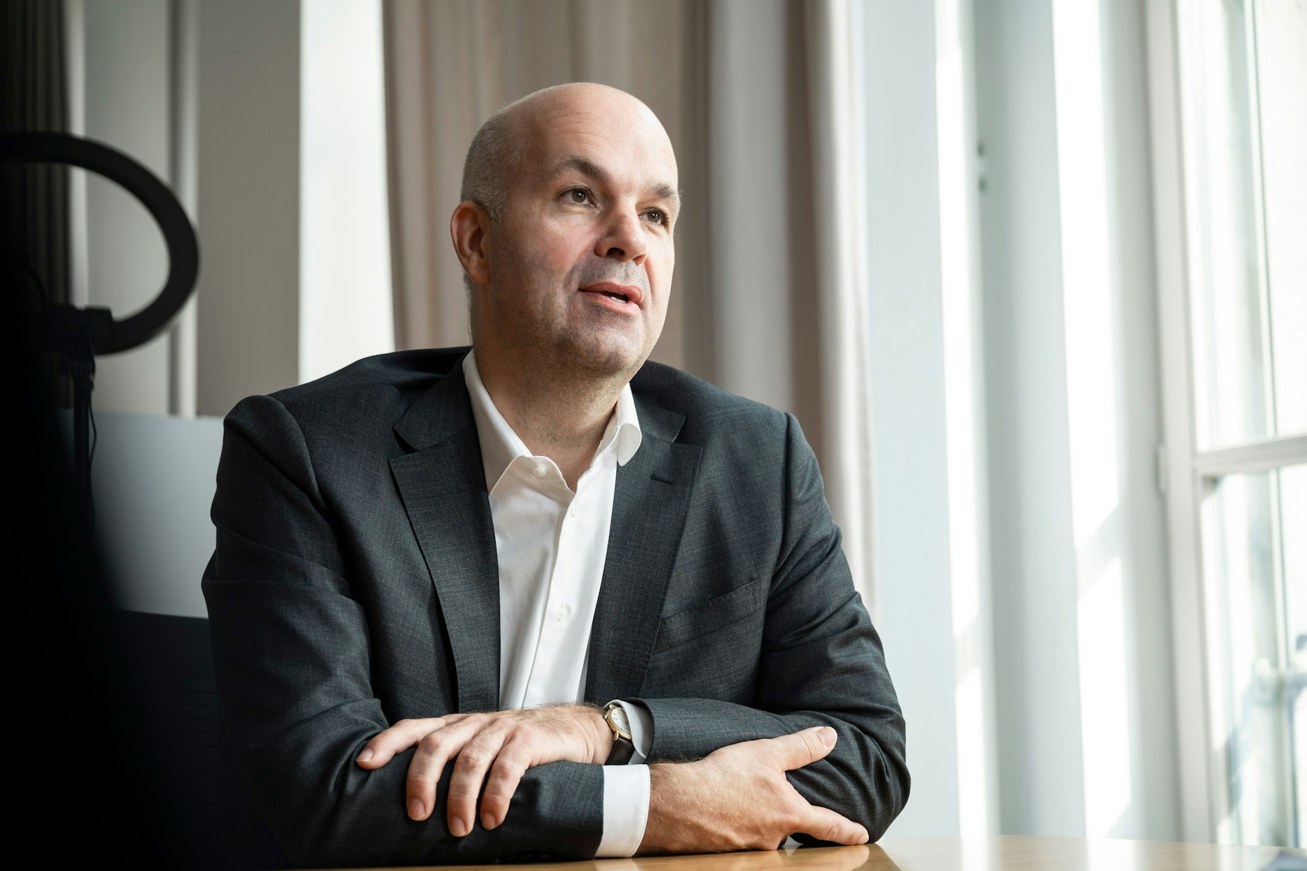 Der DIW-Vorsitzende Marcel Fratzscher behauptet, die Bezahlkarte wird hoch qualifizierte Arbeitskräfte aus dem Ausland abschrecken. Was meint er damit?