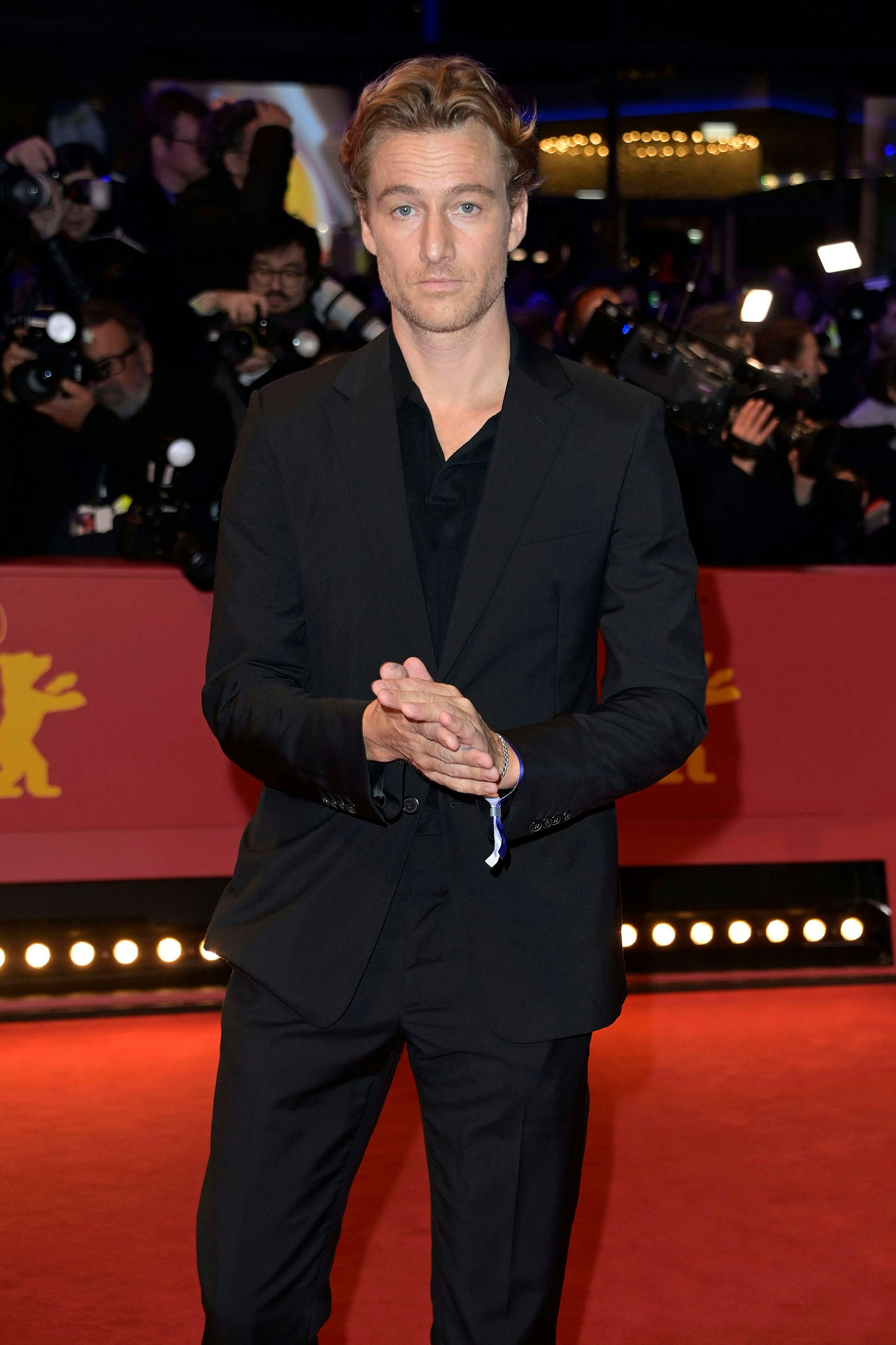 Auch <strong>Alexander Fehling</strong> wurde für die Festivaleröffnung von Prada ausgestattet.