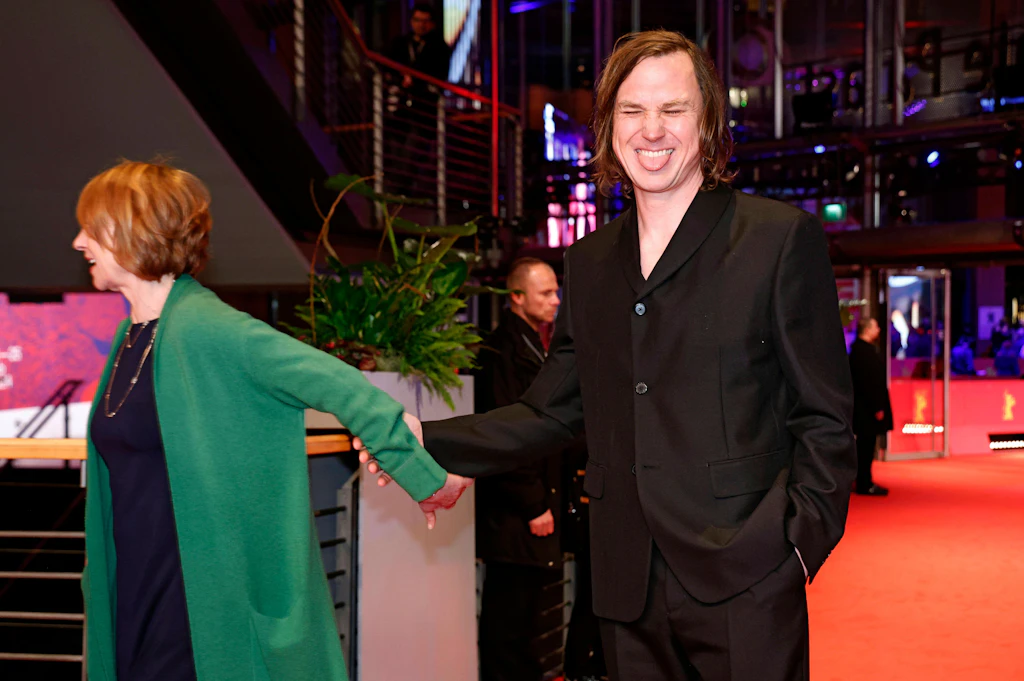 Lars Eidinger in Prada, Hannah Herzsprung in Chanel: Welche Designer statten die Berlinale-Stars aus?