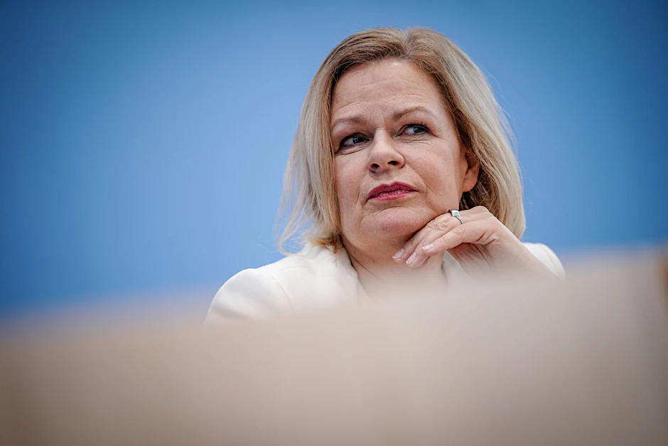 Sah die vom Correctiv-Bericht ausgelösten Demonstrationen als „Ermutigung und Auftrag“ für eine maßgebliche Ausweitung der Kompetenzen des Verfassungsschutzes: Bundesinnenministerin Nancy Faeser (SPD)