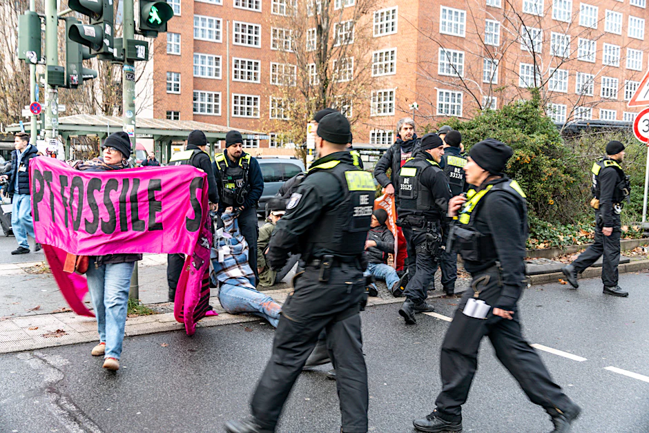 Klimaaktivisten rund um die Letzte Generation blockierten bereits am 9. Dezember 2023 die Elsenbrücke, die Friedrichshain-Kreuzberg und Treptow-Köpenick miteinander verbindet.