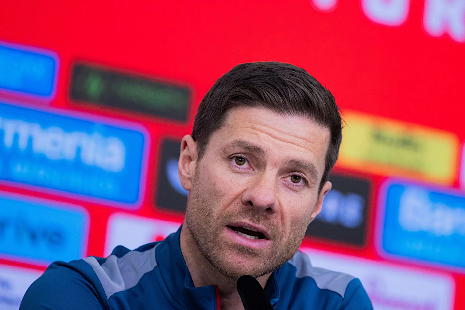 Leverkusens Trainer Xabi Alonso begann die Pressekonferenz direkt mit einem Appell an die Medien.  