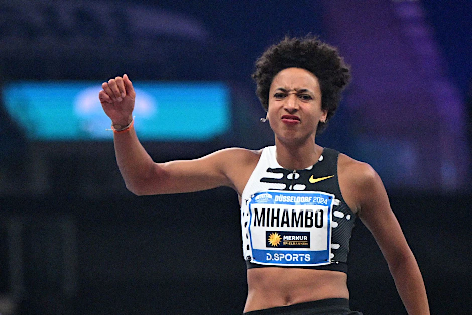 ARCHIV - Weitspringerin Malaika Mihambo aus Deutschland springt in die Sandgrube.  