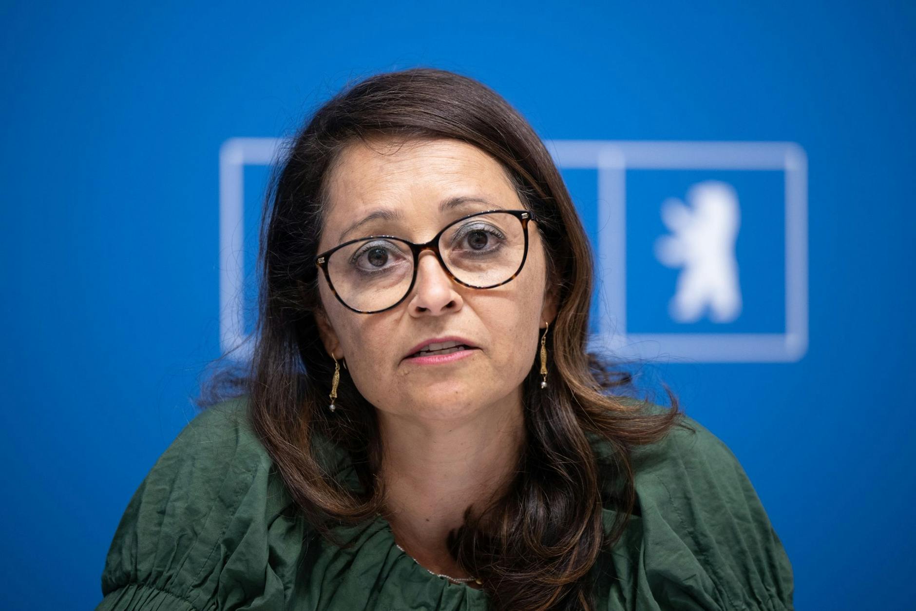 ARCHIV - Felor Badenberg (parteilos), Berliner Senatorin für Justiz und Verbraucherschutz, spricht während einer Pressekonferenz nach dem Berliner «Sicherheitsgipfel» im Roten Rathaus.