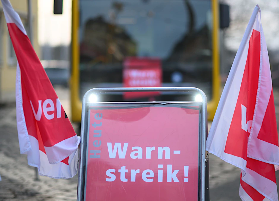 ARCHIV - Am 2. Februar hatte Verdi den öffentlichen Personennahverkehr in einer bundesweit koordinierten Aktion in nahezu allen Bundesändern bestreikt.  