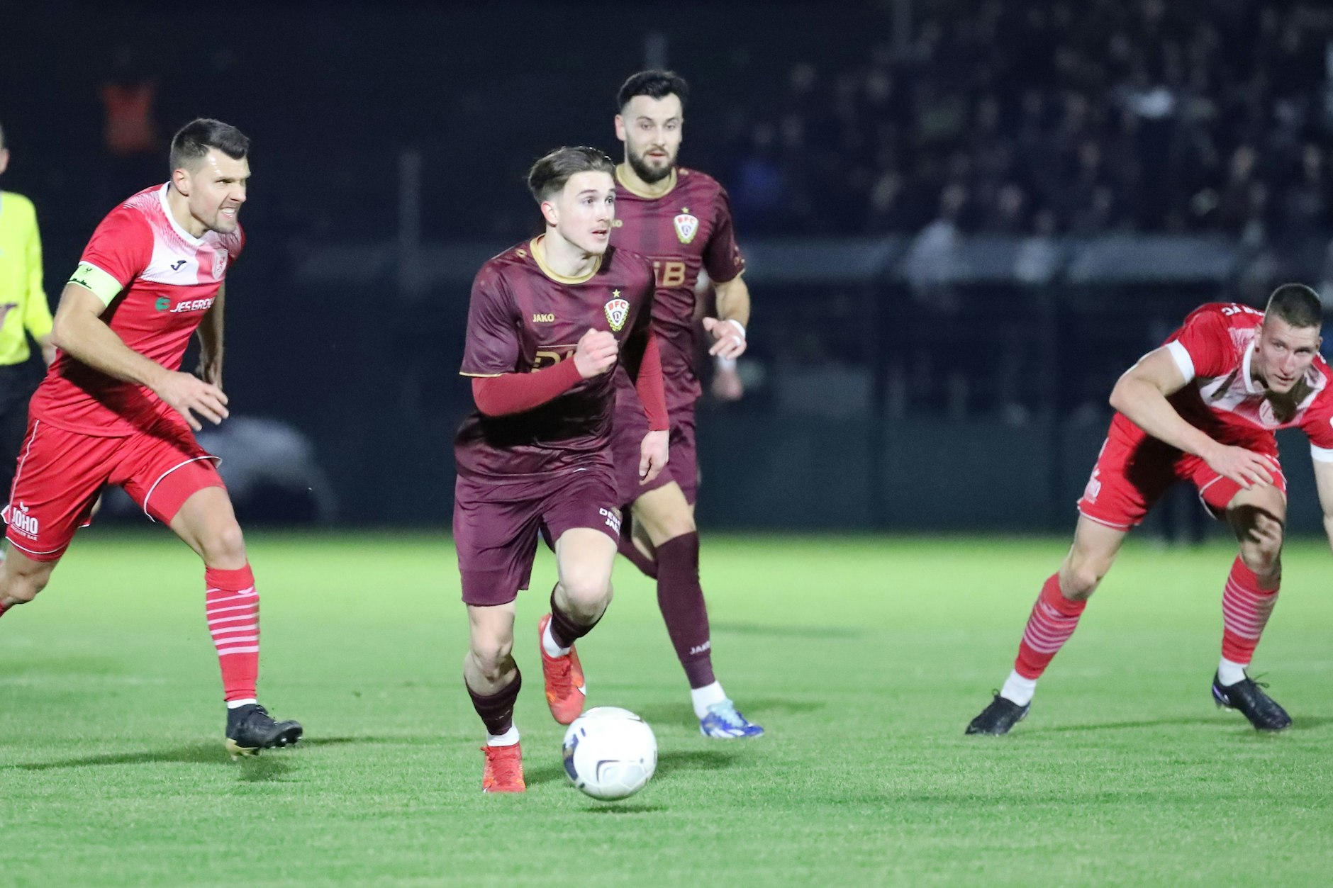 Patrick Sussek (M.) vom BFC Dynamo sorgt gegen den Greifswalder FC besonders in Hälfte eins für viel Wirbel.