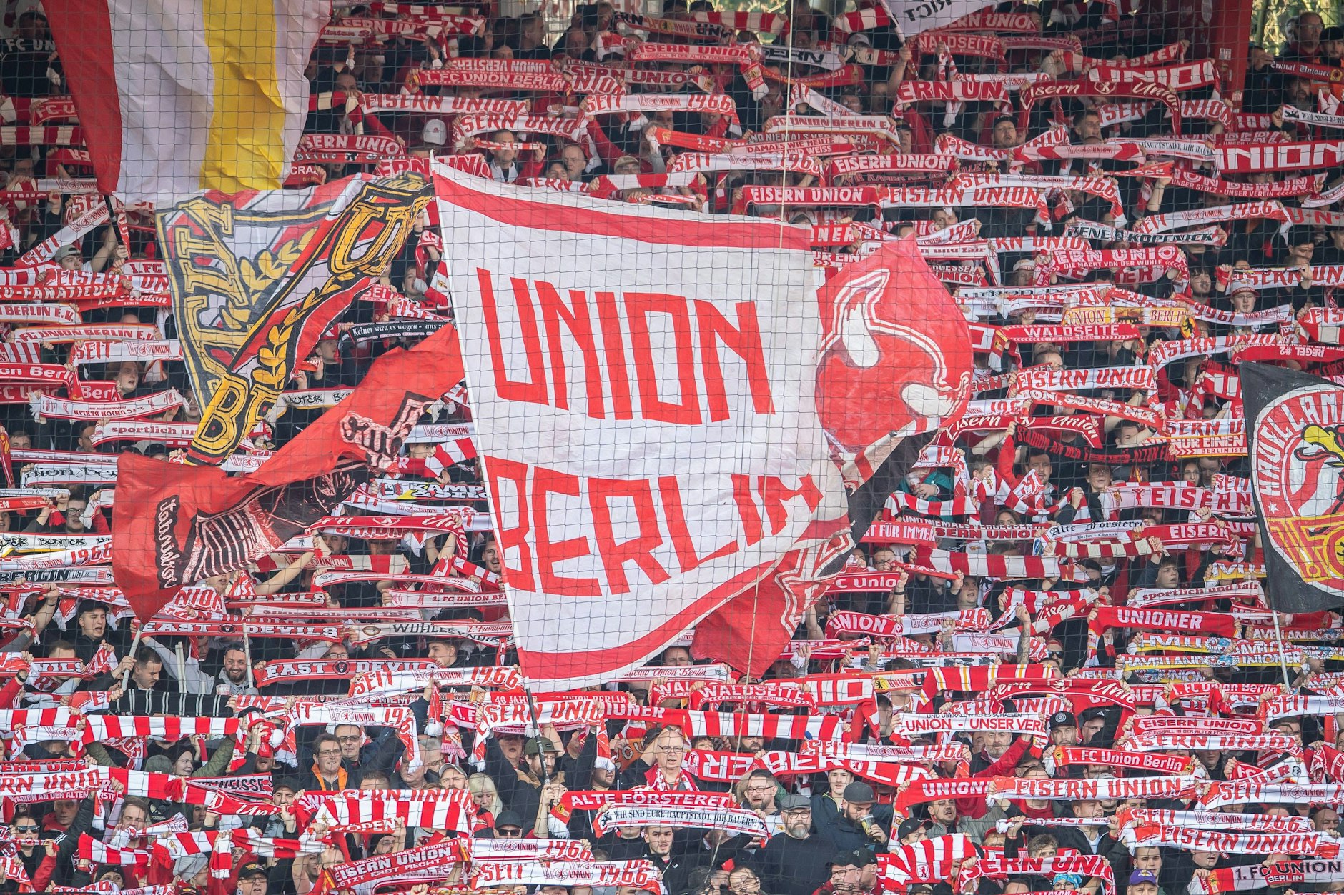 Die Fans des 1. FC Union sind in der Alten Försterei nicht nur der zwölfte Mann, sondern viel mehr. Brüllen sie ihre Eisernen Helden gegen den FC Heidenheim zum Sieg?